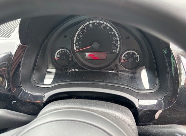 
								2015 VW UP MOVE 1.0 PETROL 3 DOOR HATCH IN BLACK full									